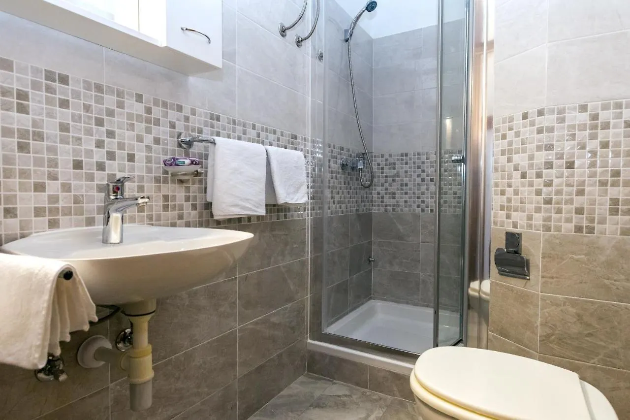 Pansion Alen - Dugi Otok Bed & Breakfast Luka