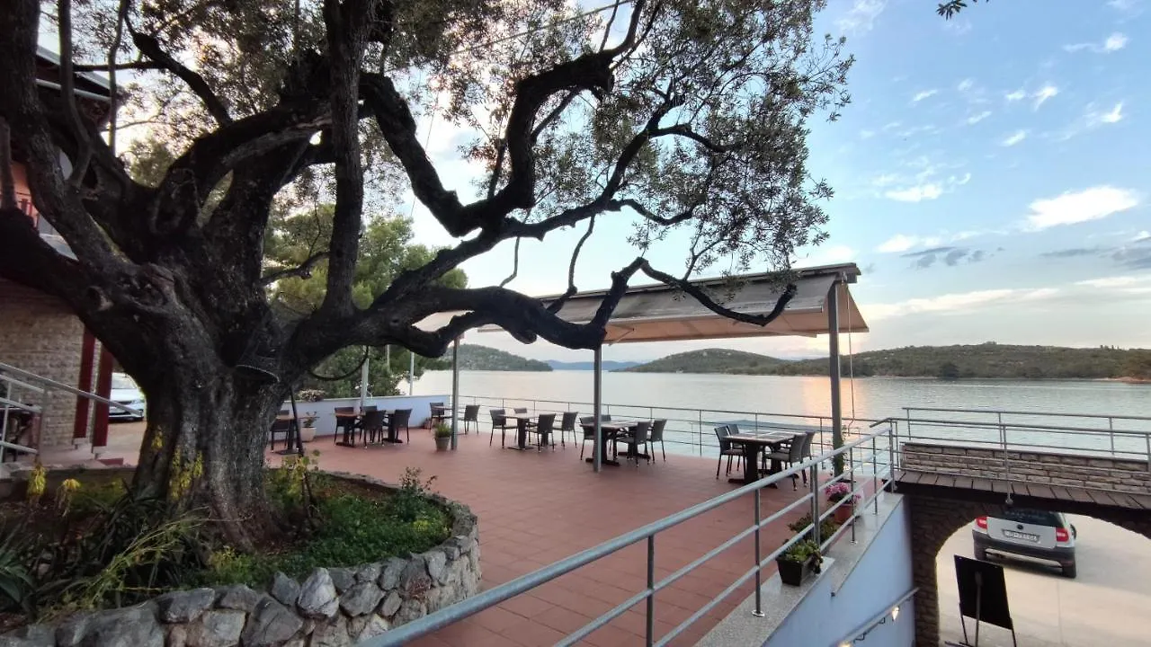 Pansion Alen - Dugi Otok Bed & Breakfast Luka