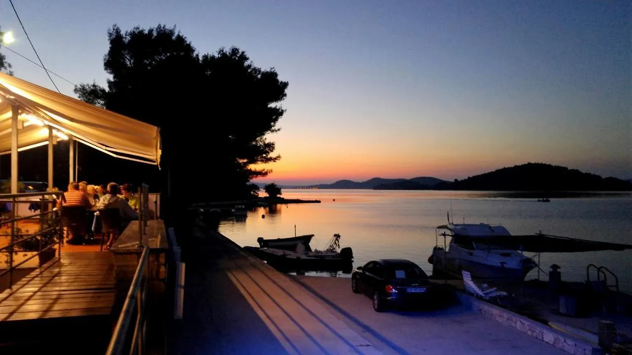Pansion Alen - Dugi Otok Bed & Breakfast Luka